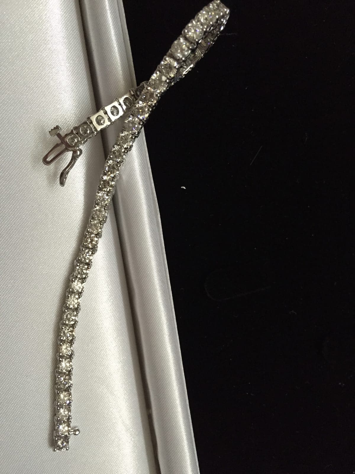Diamond Tennis Bracelet (Detail View)