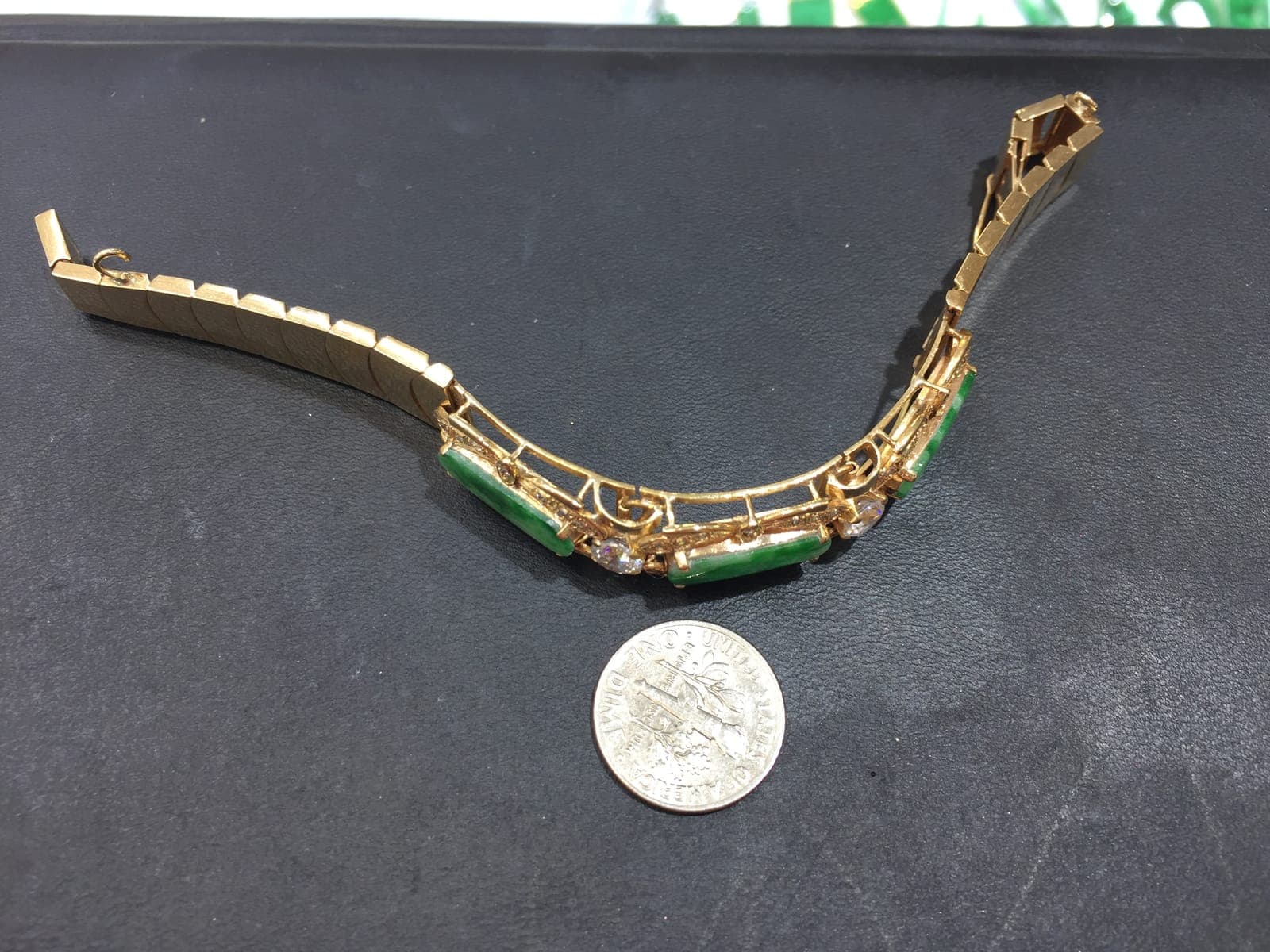 Green Jadeite Bar Cabochon Gold Bracelet