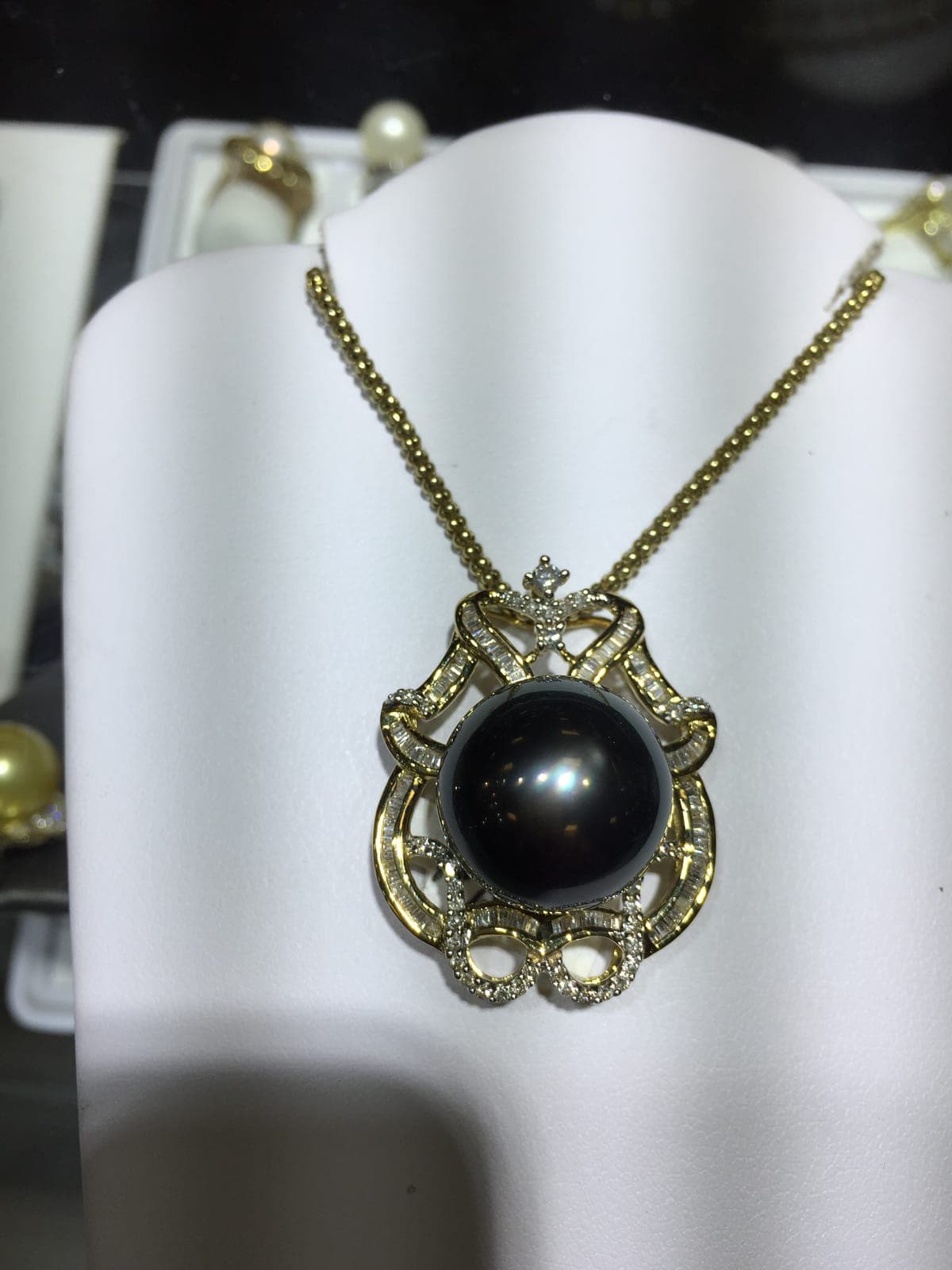 Black Tahitian Pearl & Diamond Gold Pendant